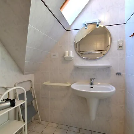 Apartment Loescher, Friedrich Fw 7 *